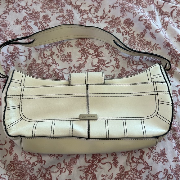 Anne Klein white small hand bag, with silver buckle - Picture 3 of 3